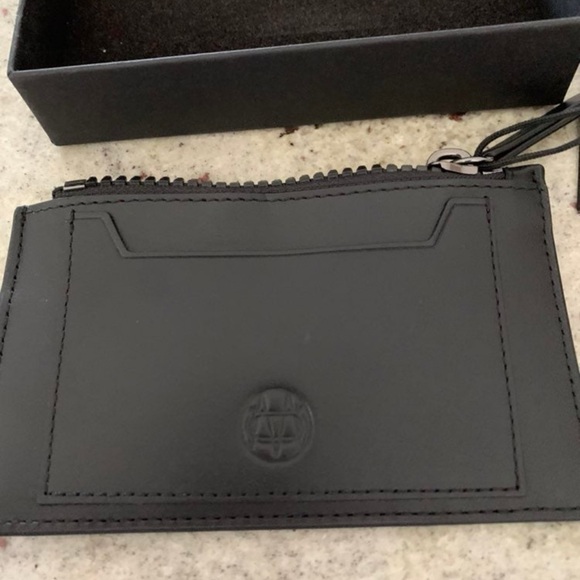 Massimo Dutti Other - Massimo Dutti Womens Card Case Black Multiple card inserts  Zippered pouch